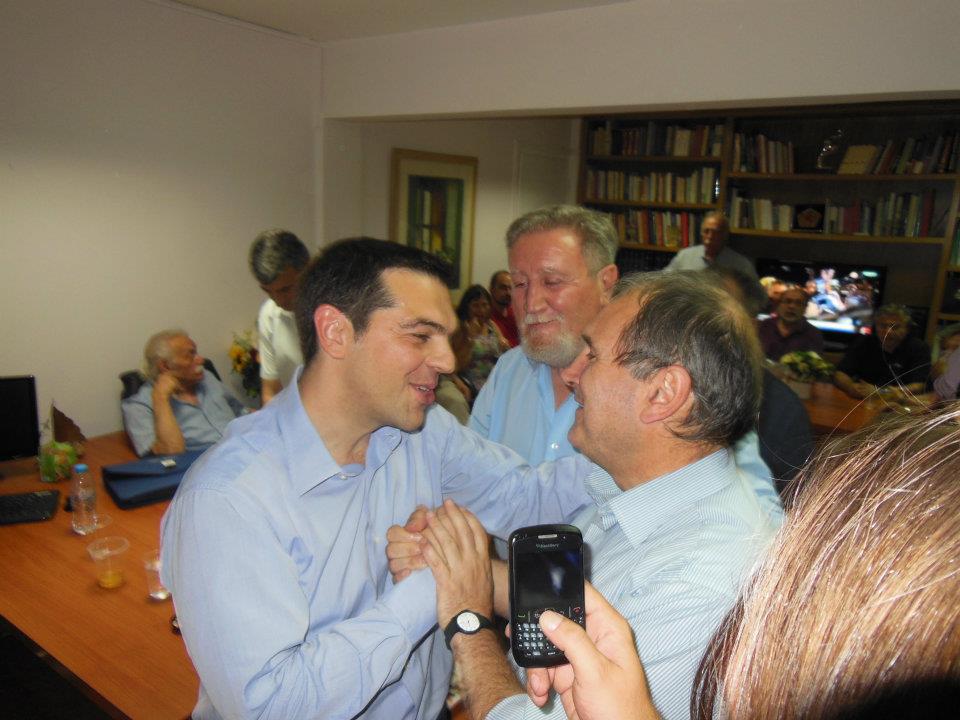 Alexis Tsipras con Paolo Ferrero nella sede di Syriza nella  notte dei risultati